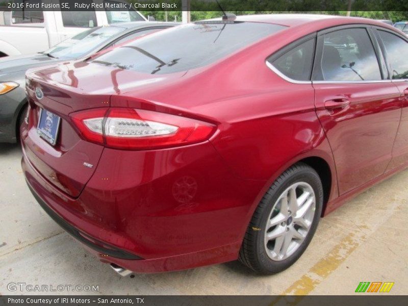 Ruby Red Metallic / Charcoal Black 2016 Ford Fusion SE