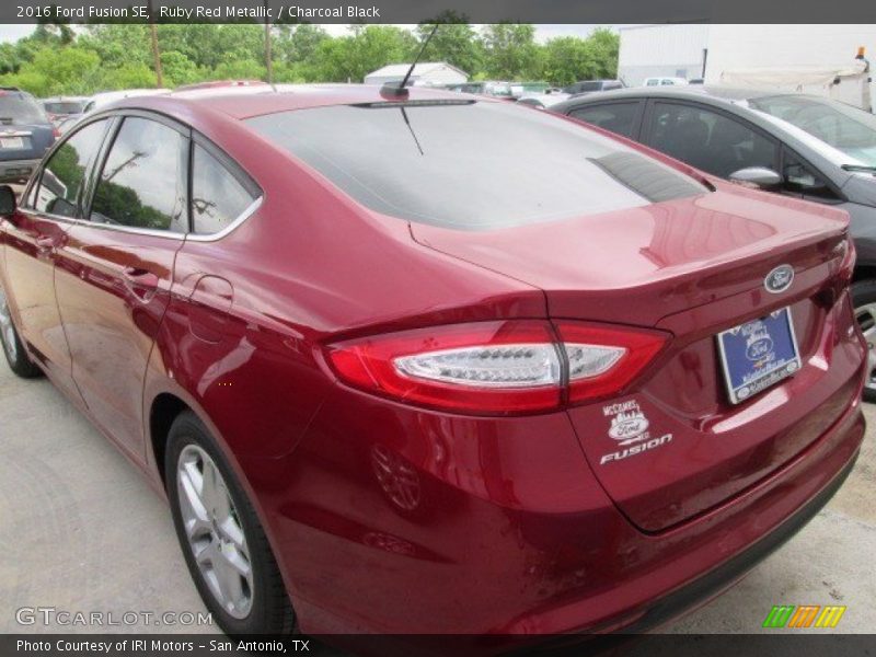 Ruby Red Metallic / Charcoal Black 2016 Ford Fusion SE