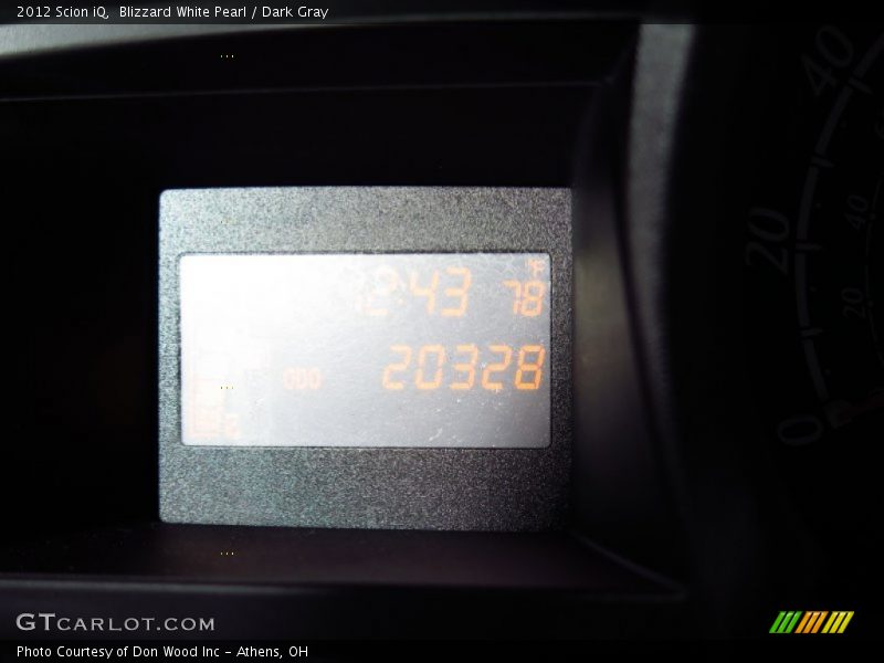 Blizzard White Pearl / Dark Gray 2012 Scion iQ