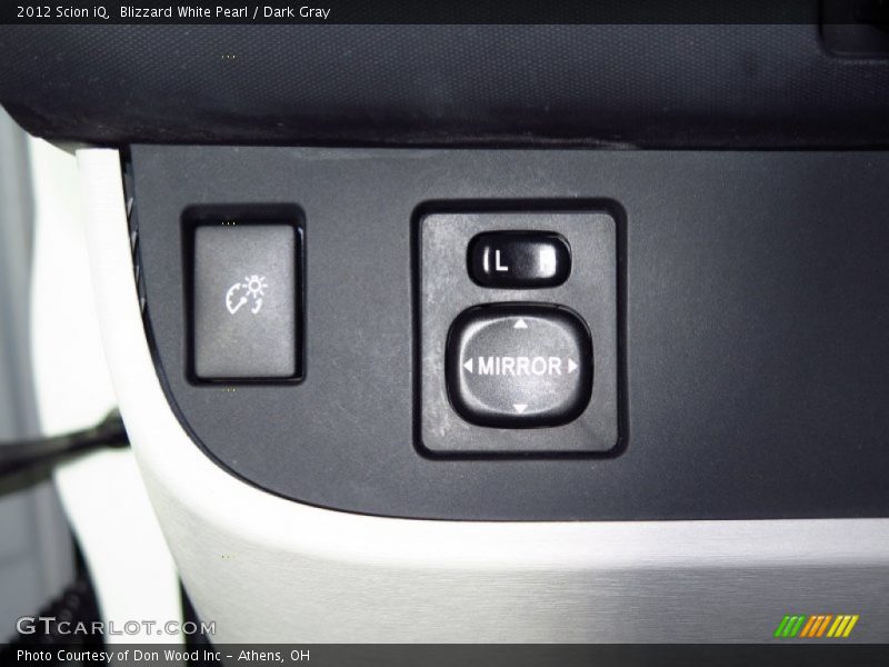 Blizzard White Pearl / Dark Gray 2012 Scion iQ