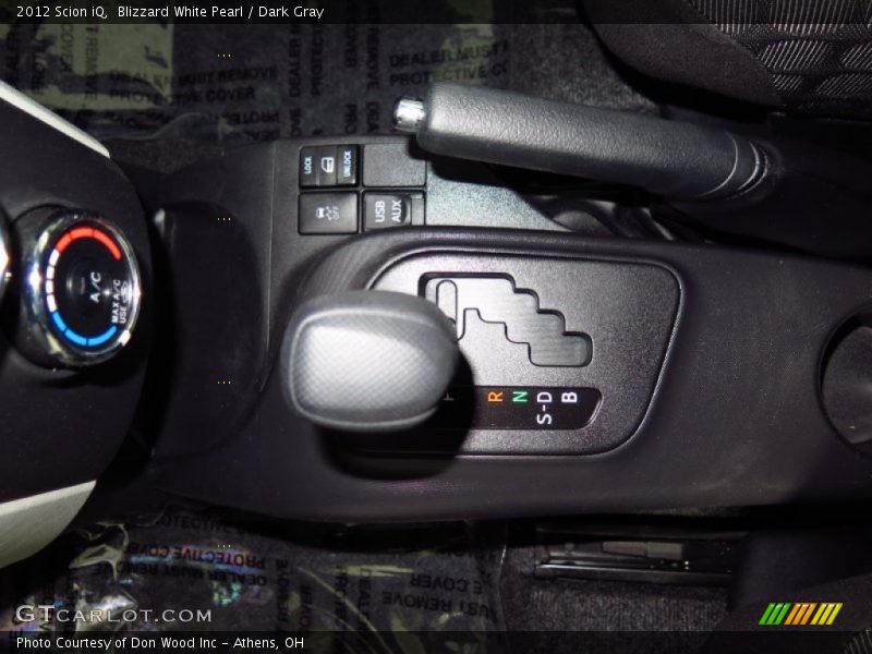 Blizzard White Pearl / Dark Gray 2012 Scion iQ