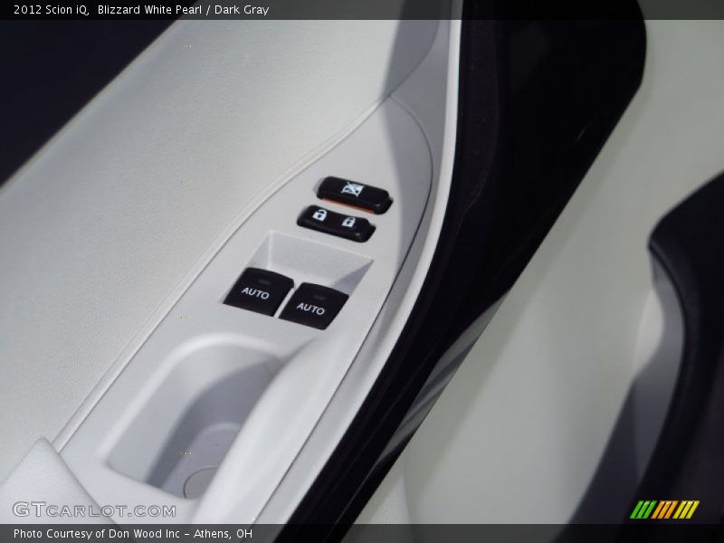 Blizzard White Pearl / Dark Gray 2012 Scion iQ