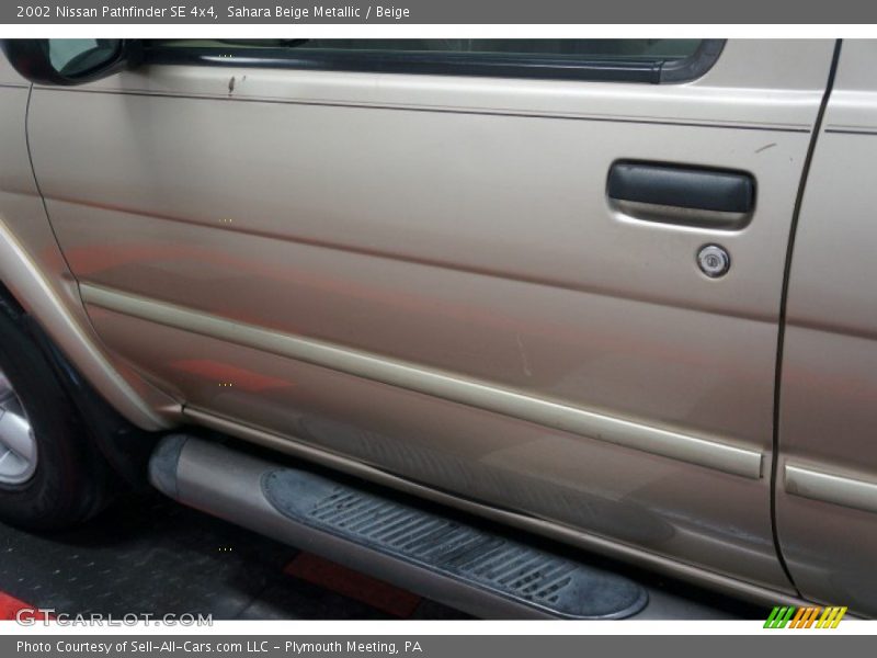 Sahara Beige Metallic / Beige 2002 Nissan Pathfinder SE 4x4