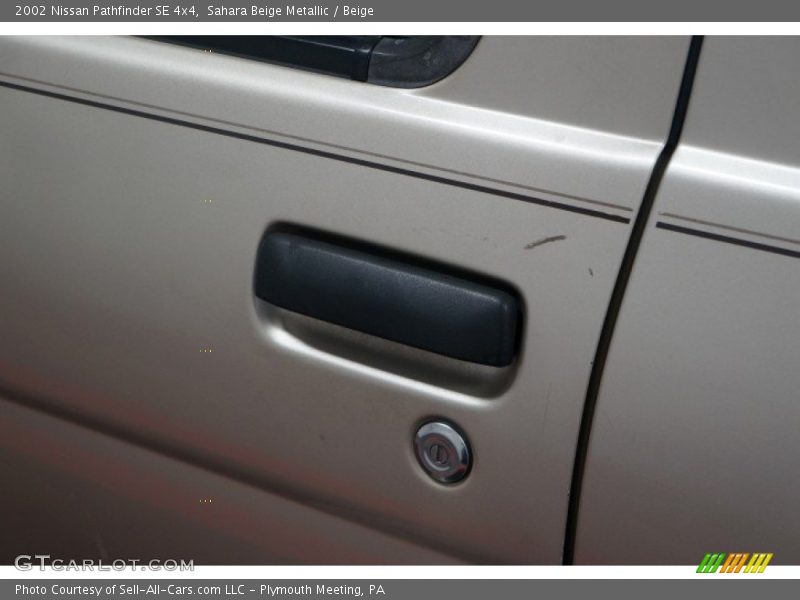 Sahara Beige Metallic / Beige 2002 Nissan Pathfinder SE 4x4