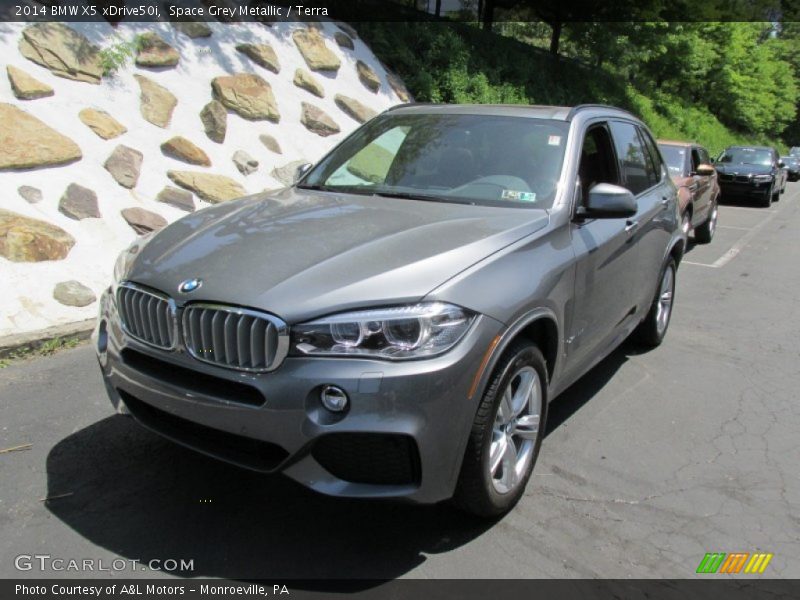 Front 3/4 View of 2014 X5 xDrive50i