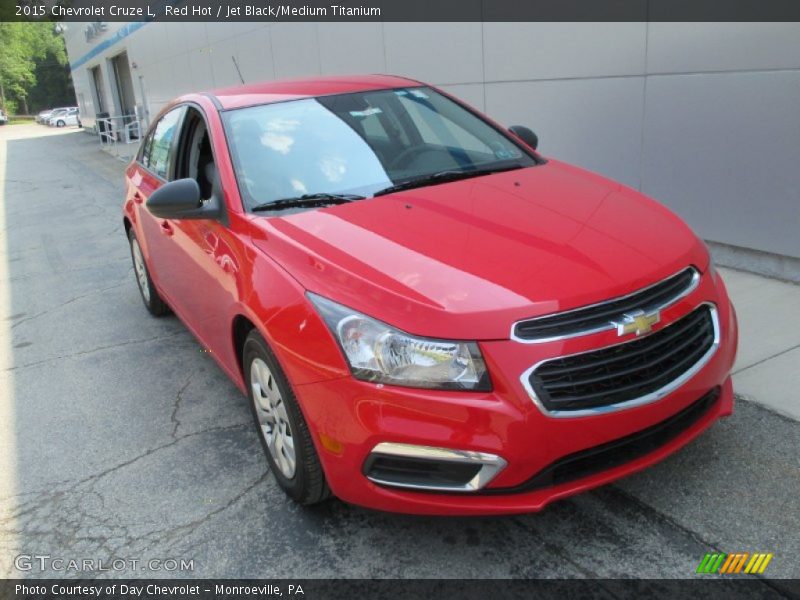 Front 3/4 View of 2015 Cruze L