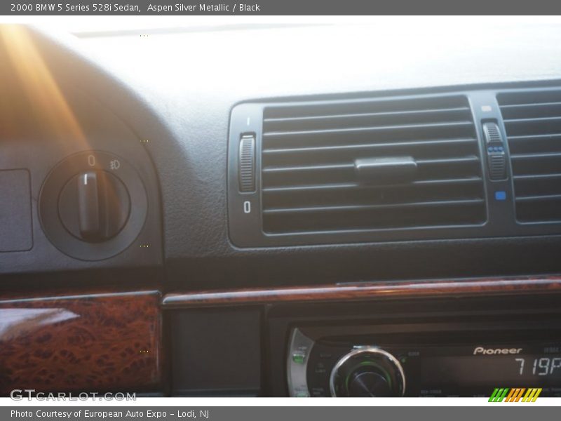 Aspen Silver Metallic / Black 2000 BMW 5 Series 528i Sedan