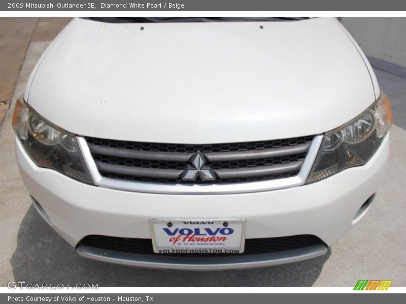 Diamond White Pearl / Beige 2009 Mitsubishi Outlander SE