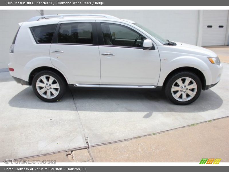 Diamond White Pearl / Beige 2009 Mitsubishi Outlander SE