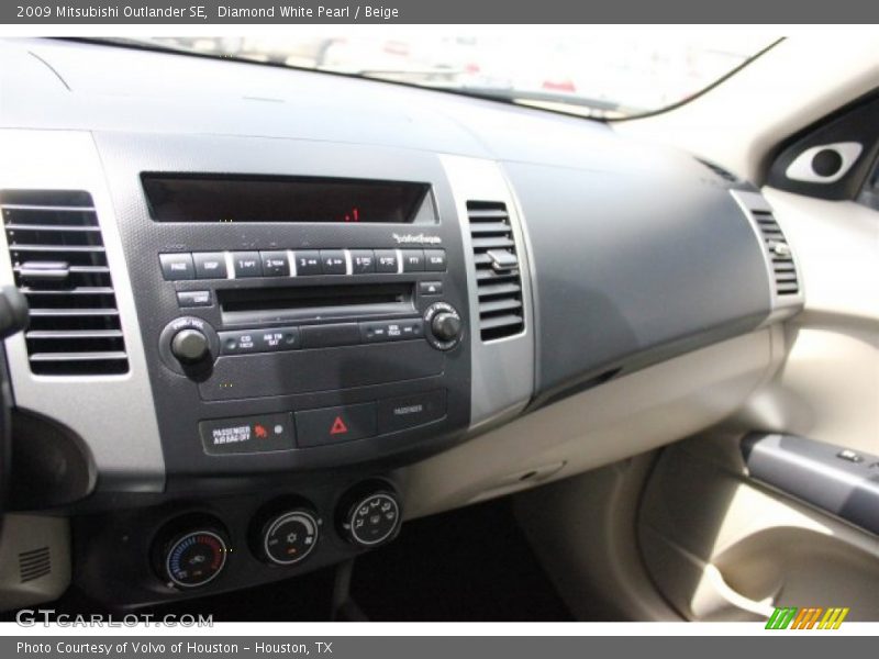 Diamond White Pearl / Beige 2009 Mitsubishi Outlander SE