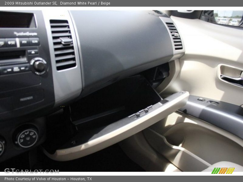 Diamond White Pearl / Beige 2009 Mitsubishi Outlander SE