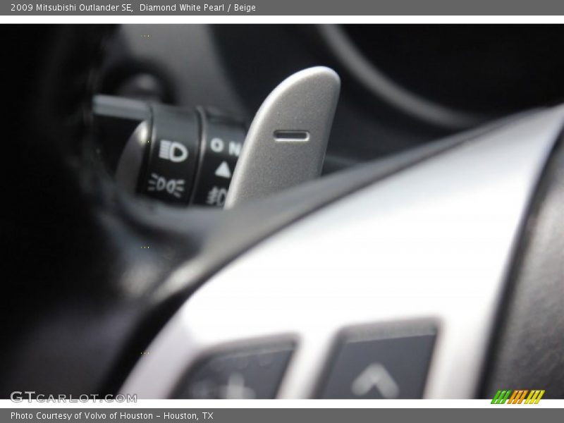 Diamond White Pearl / Beige 2009 Mitsubishi Outlander SE