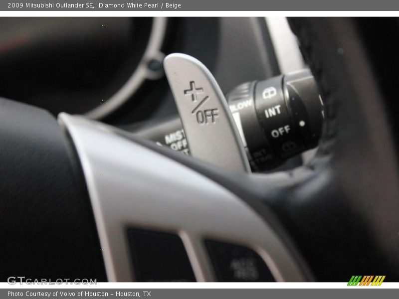 Diamond White Pearl / Beige 2009 Mitsubishi Outlander SE