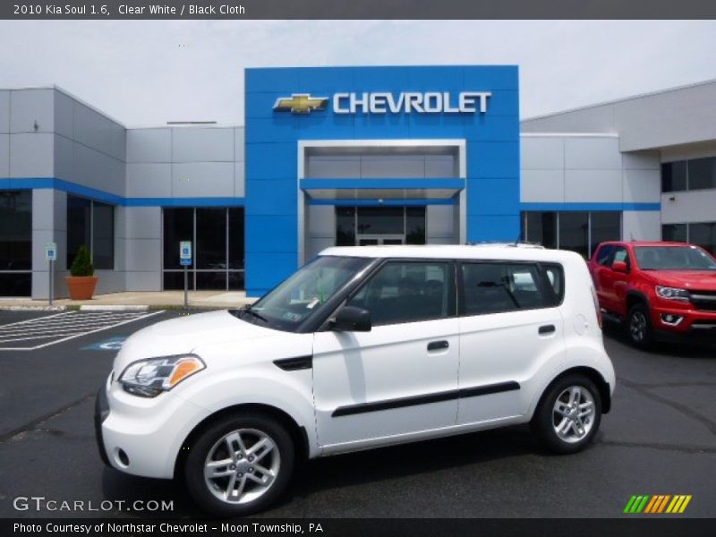 Front 3/4 View of 2010 Soul 1.6