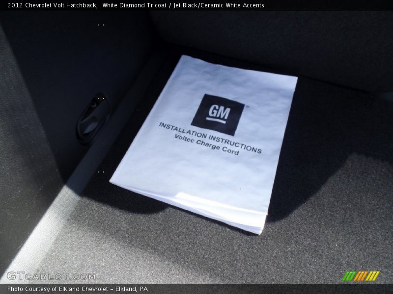 White Diamond Tricoat / Jet Black/Ceramic White Accents 2012 Chevrolet Volt Hatchback
