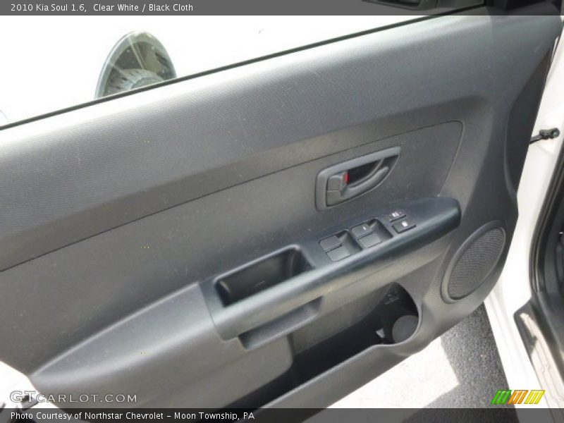 Clear White / Black Cloth 2010 Kia Soul 1.6
