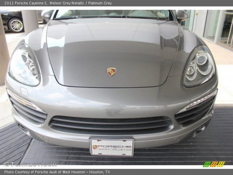 Meteor Grey Metallic / Platinum Grey 2011 Porsche Cayenne S