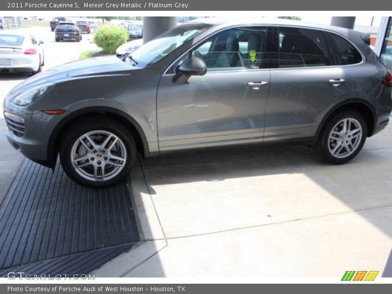 Meteor Grey Metallic / Platinum Grey 2011 Porsche Cayenne S