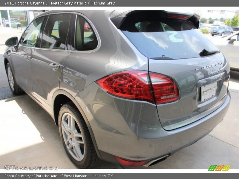 Meteor Grey Metallic / Platinum Grey 2011 Porsche Cayenne S