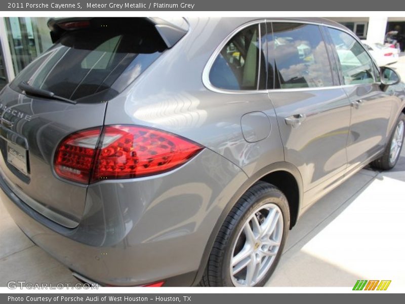 Meteor Grey Metallic / Platinum Grey 2011 Porsche Cayenne S