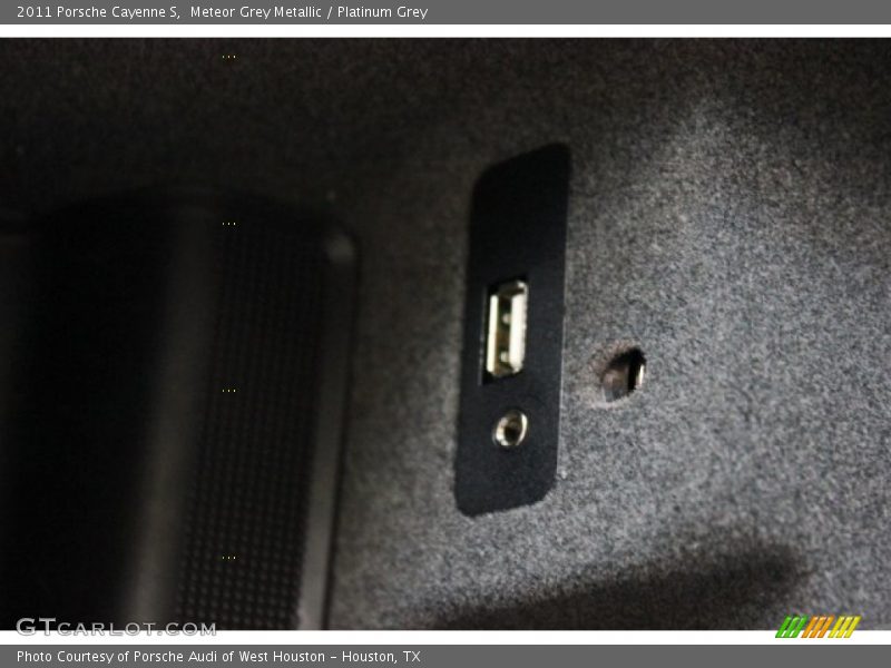 Meteor Grey Metallic / Platinum Grey 2011 Porsche Cayenne S
