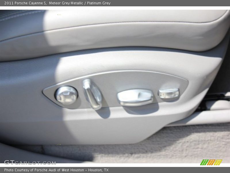 Meteor Grey Metallic / Platinum Grey 2011 Porsche Cayenne S