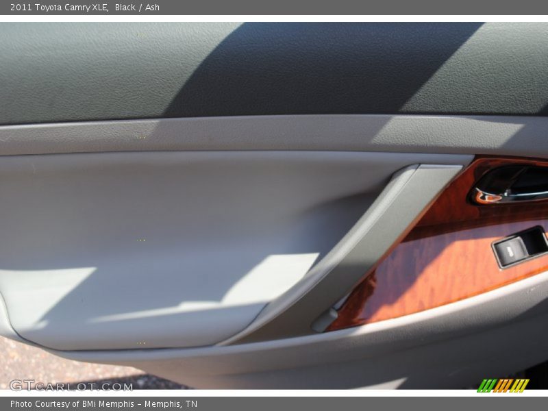 Black / Ash 2011 Toyota Camry XLE