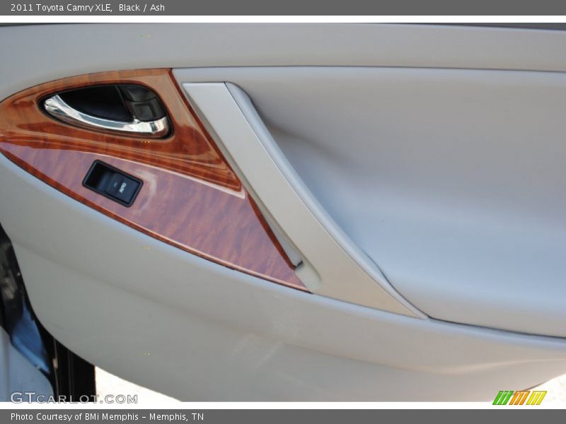 Black / Ash 2011 Toyota Camry XLE