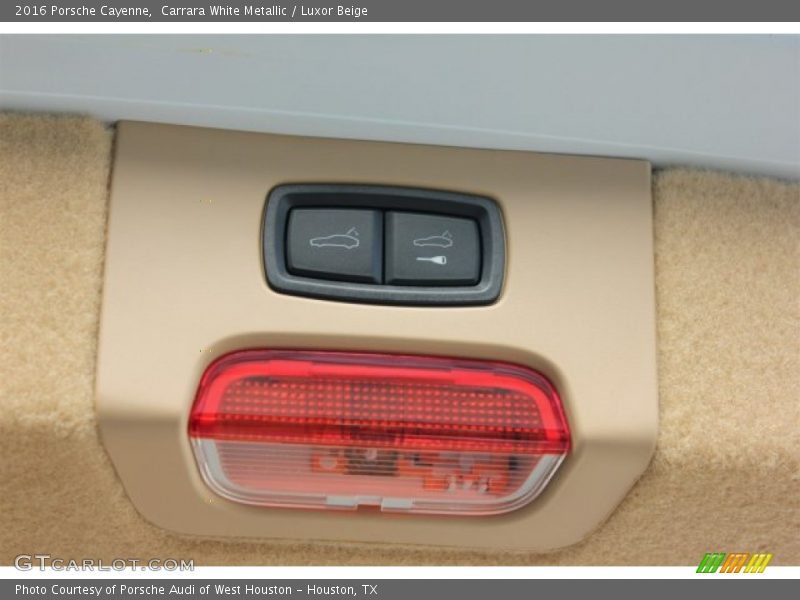 Carrara White Metallic / Luxor Beige 2016 Porsche Cayenne
