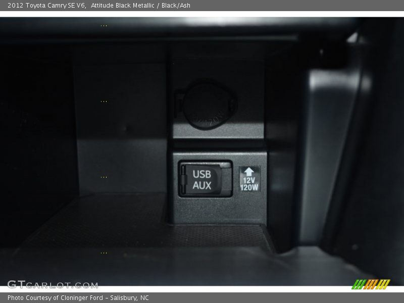 Attitude Black Metallic / Black/Ash 2012 Toyota Camry SE V6