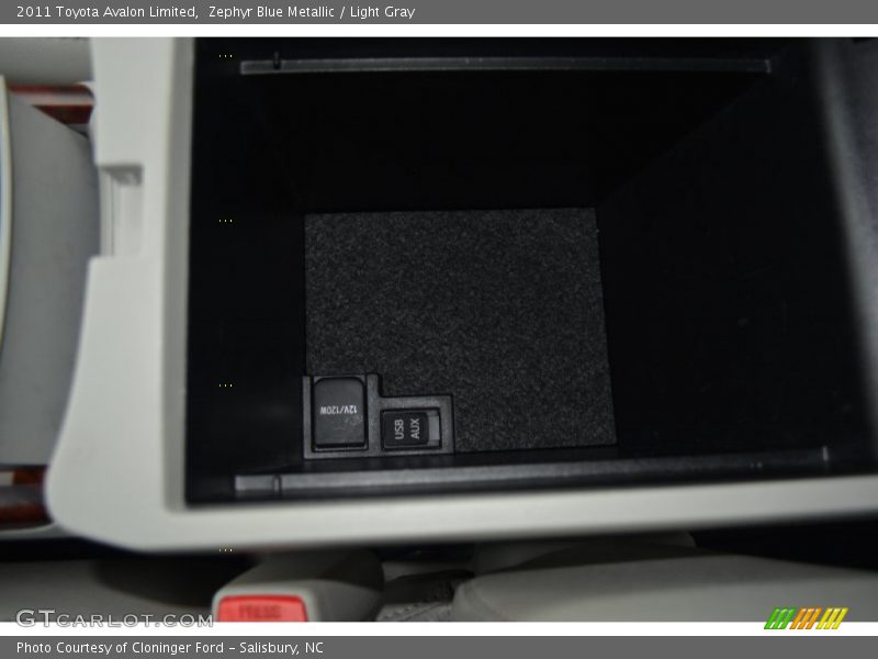 Zephyr Blue Metallic / Light Gray 2011 Toyota Avalon Limited