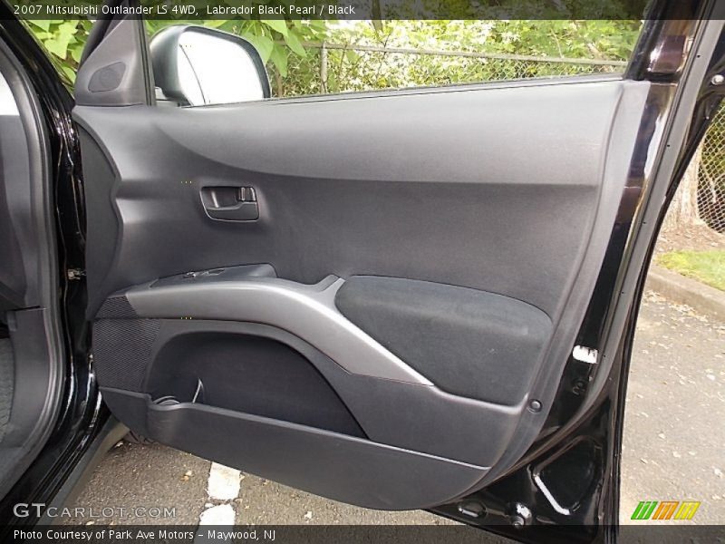 Labrador Black Pearl / Black 2007 Mitsubishi Outlander LS 4WD