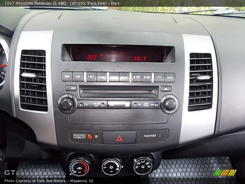 Labrador Black Pearl / Black 2007 Mitsubishi Outlander LS 4WD