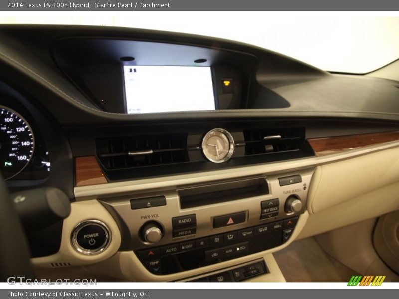 Starfire Pearl / Parchment 2014 Lexus ES 300h Hybrid