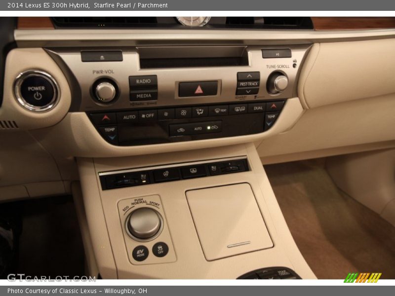 Controls of 2014 ES 300h Hybrid