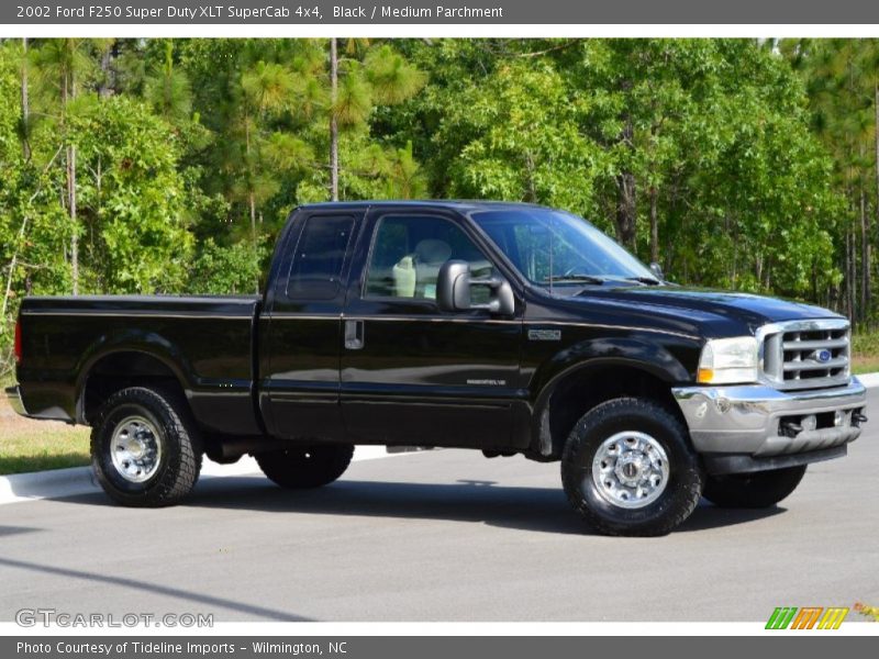 Front 3/4 View of 2002 F250 Super Duty XLT SuperCab 4x4