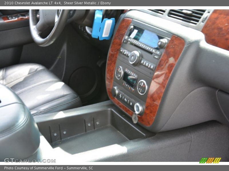 Sheer Silver Metallic / Ebony 2010 Chevrolet Avalanche LT 4x4