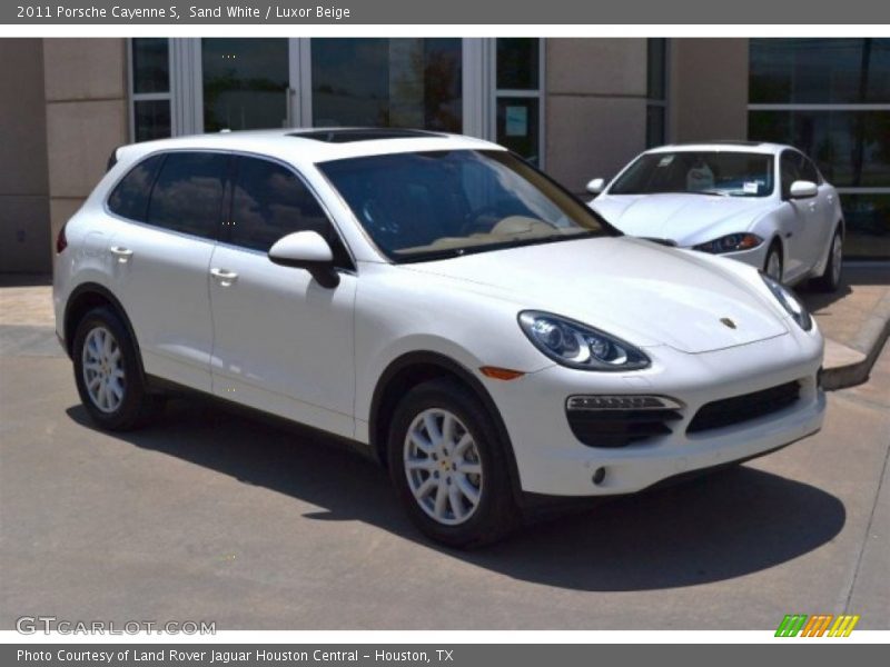 Front 3/4 View of 2011 Cayenne S