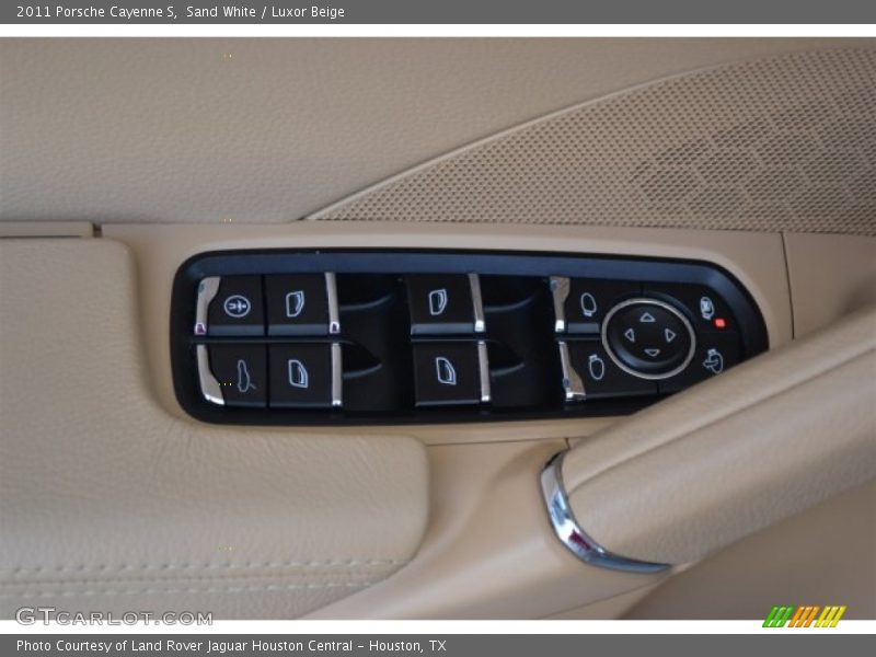 Controls of 2011 Cayenne S