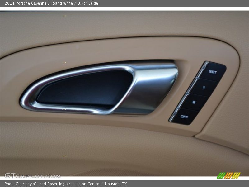 Controls of 2011 Cayenne S