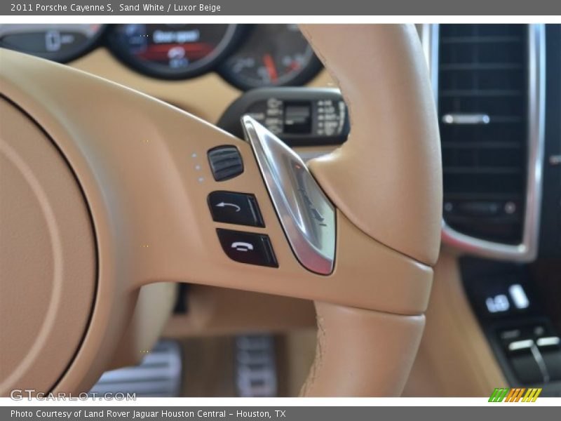 Controls of 2011 Cayenne S