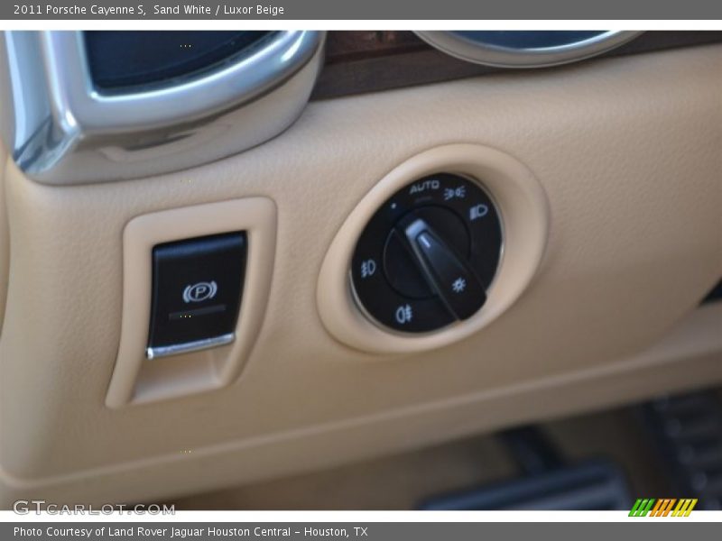 Sand White / Luxor Beige 2011 Porsche Cayenne S