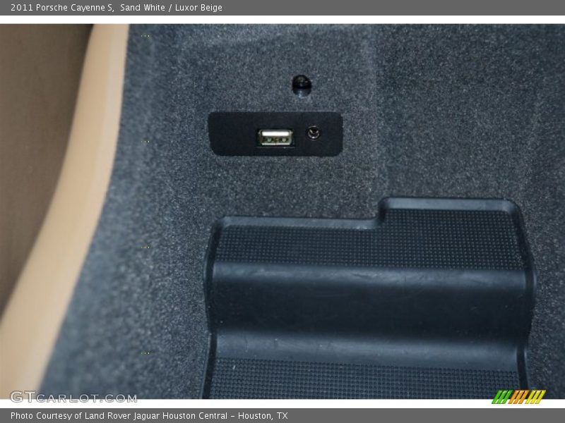 Sand White / Luxor Beige 2011 Porsche Cayenne S