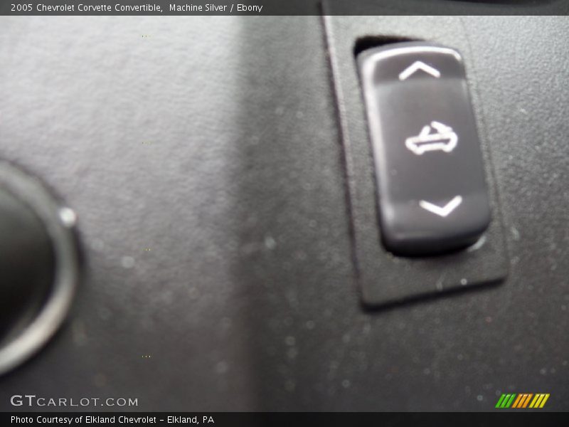 Machine Silver / Ebony 2005 Chevrolet Corvette Convertible