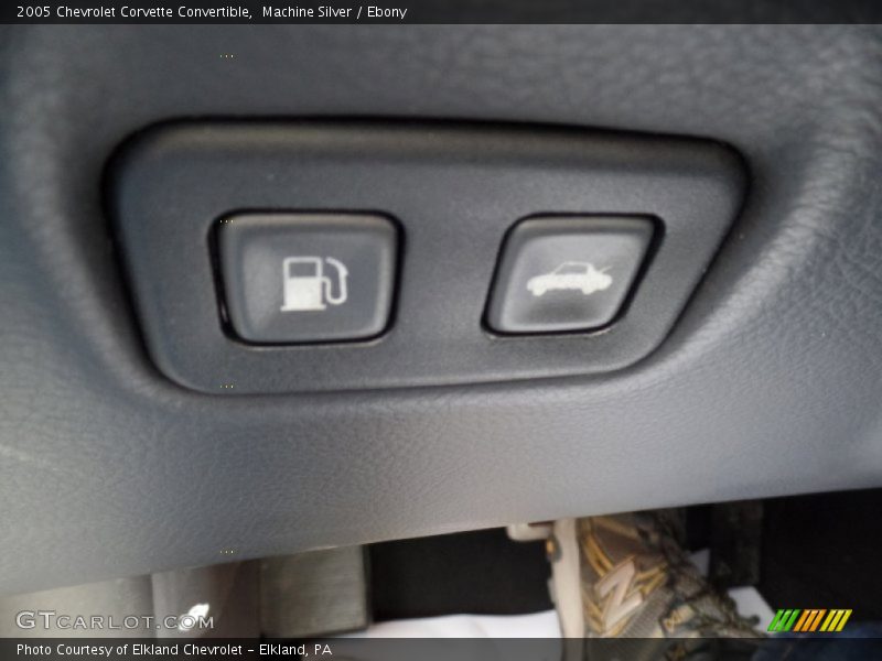 Machine Silver / Ebony 2005 Chevrolet Corvette Convertible