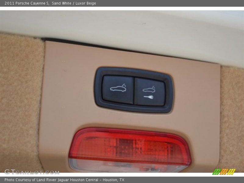 Sand White / Luxor Beige 2011 Porsche Cayenne S