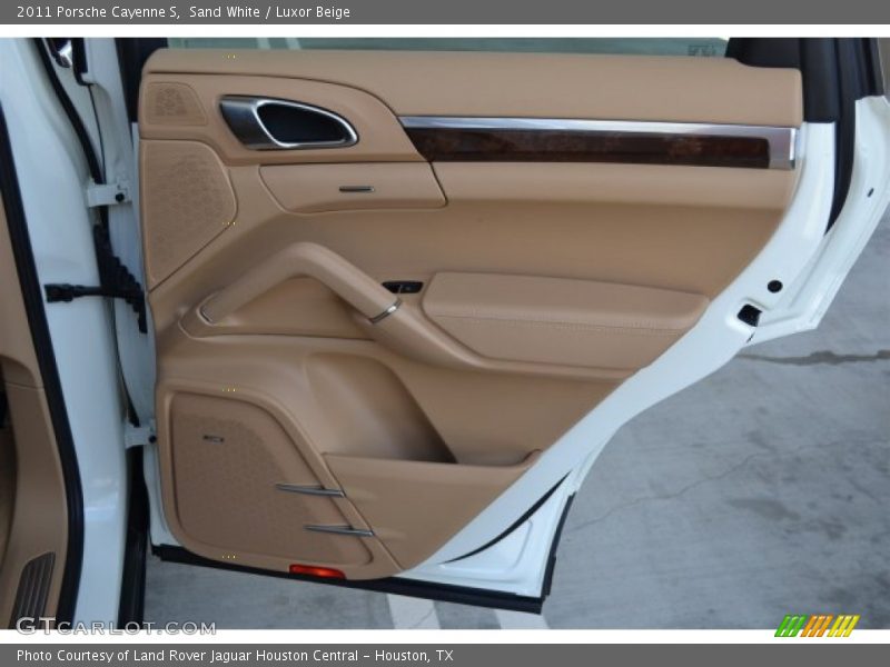 Door Panel of 2011 Cayenne S