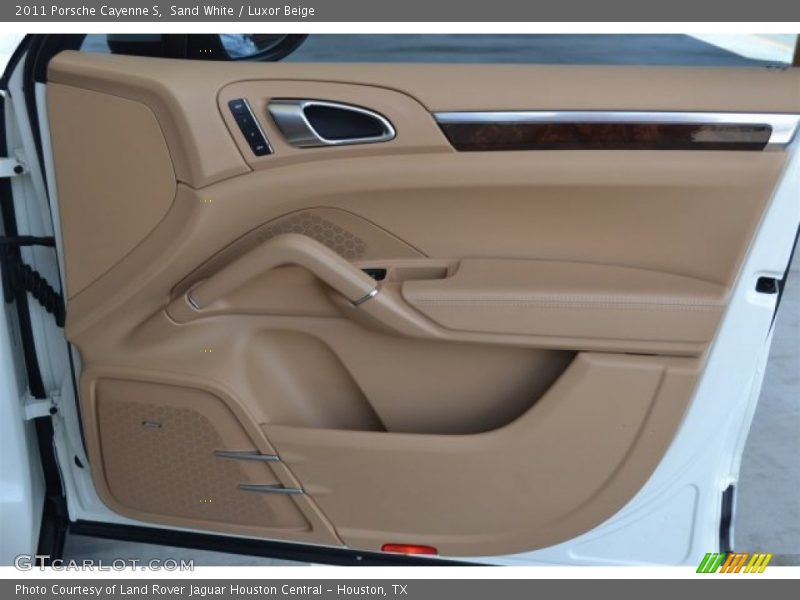 Door Panel of 2011 Cayenne S