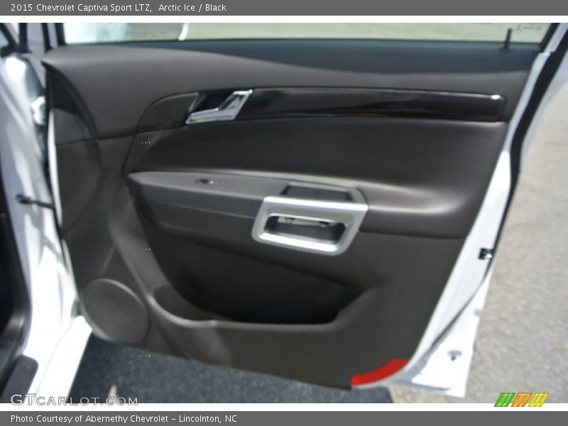 Arctic Ice / Black 2015 Chevrolet Captiva Sport LTZ