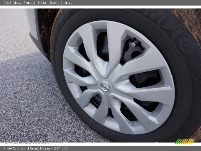 Brilliant Silver / Charcoal 2015 Nissan Rogue S